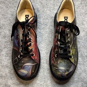 Dogo Women's Artistic Black Flats with Bird Design NWOT size 40.
